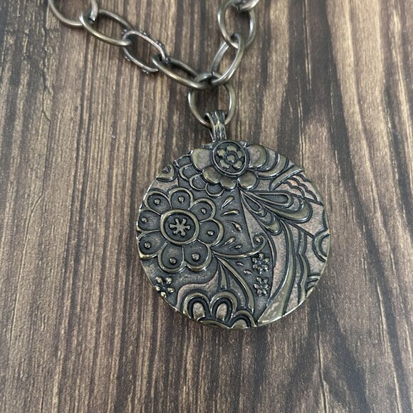 Large Flower Medallion Necklace ASO Alex Russo - Picture 8 of 10